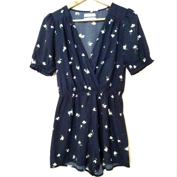 Urban Outfitters Floral Surplice Smocked-Sleeve Romper. - Picture 5 of 14